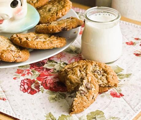 Oatmeal Chocolate Chip Cookies