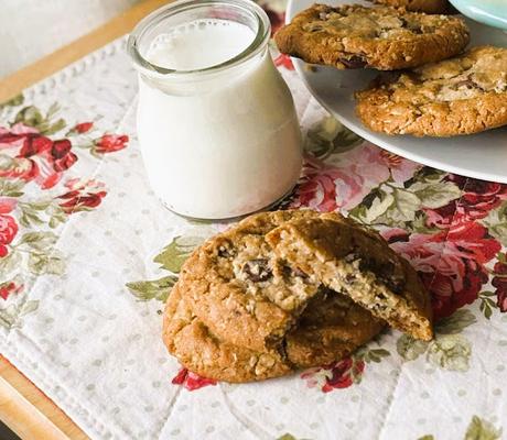 Oatmeal Chocolate Chip Cookies