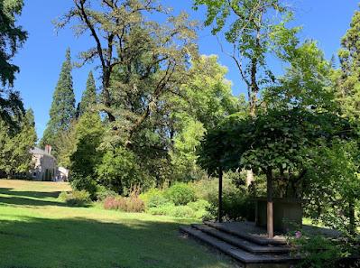 A TUESDAY IN PORTLAND, OREGON - THE OHSU FARMERS MARKET AND ELK ROCK GARDEN Guest Post by Caroline Hatton