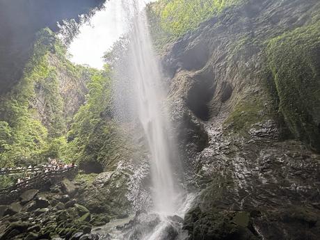 Serving It Up... Wulong Three Natural Bridges: Chongqing, China!