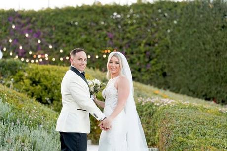 Romantic destination wedding in Athens with timeless white florals | Maria & Derek Romantic destination wedding in Athens with timeless white florals | Maria & Derek