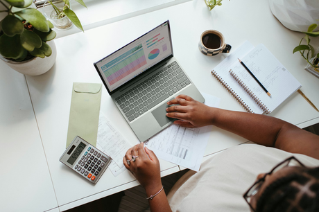 How Growing Businesses Stay Visible Between Customer Visits