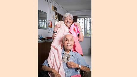 Singaporean Couples Celebrate Love and Commitment in Knots of Time