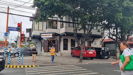 outside Pandecielo