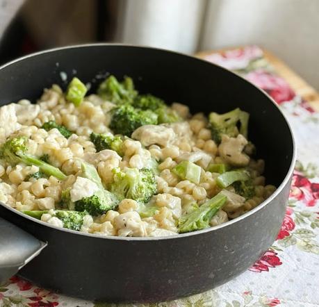 One Pot Chicken & Broccoli Pasta