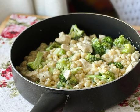 One Pot Chicken & Broccoli Pasta