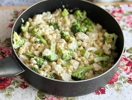 One Pot Chicken & Broccoli Pasta