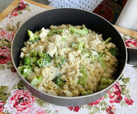 One Pot Chicken & Broccoli Pasta