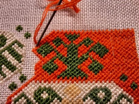 Embroiderying the lid of my German Brick Stitch box