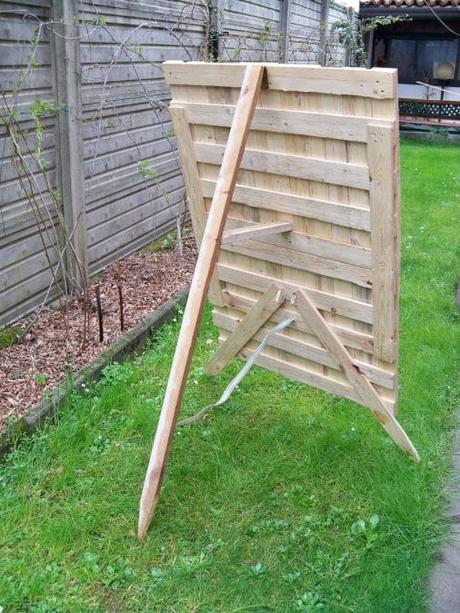 Bow and arrows accessories: wooden target