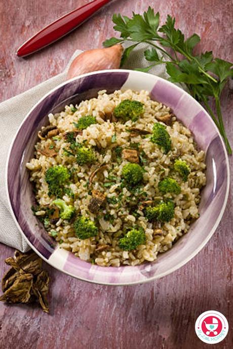 This healthy broccoli rice recipe for kids is a wholesome one-pot meal that works well for lunch boxes, school meals, or quick dinners.