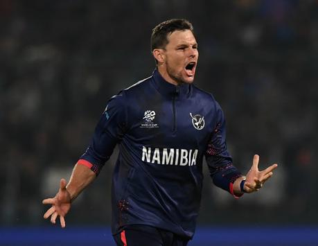 when Erasmus delivered a dead-ball !! when Erasmus delivered a dead-ball !!