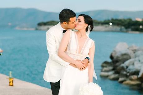 A chic spring wedding with gorgeous white florals | Eleftheria & Panagiotis