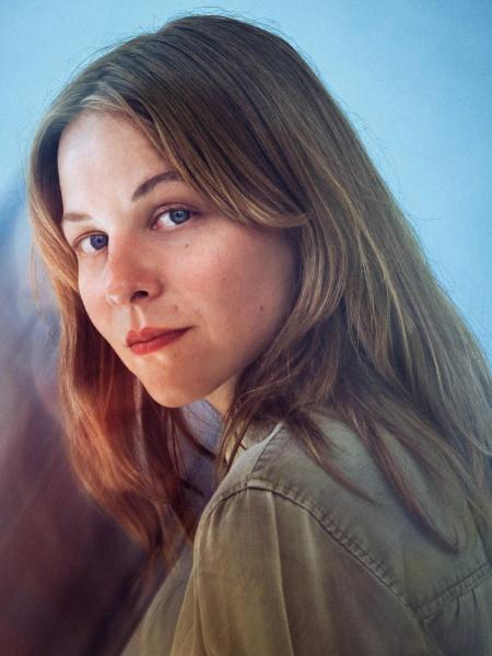 Ella van der Woude: How to Shoot a Ghost