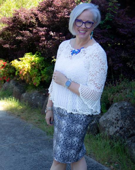 Flattering Style Tips for a Tummy Pouch Pattern and layering distract from your tummy