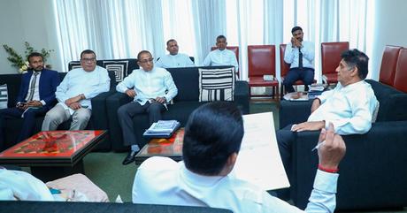 Opposition parties convene to discuss Middle East crisis