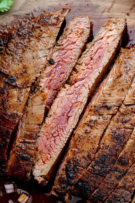 sliced, medium rare carne asada