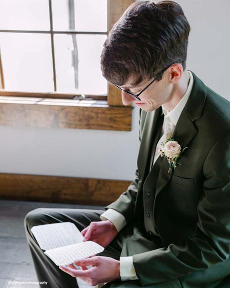 mr mrs wagner reading letters