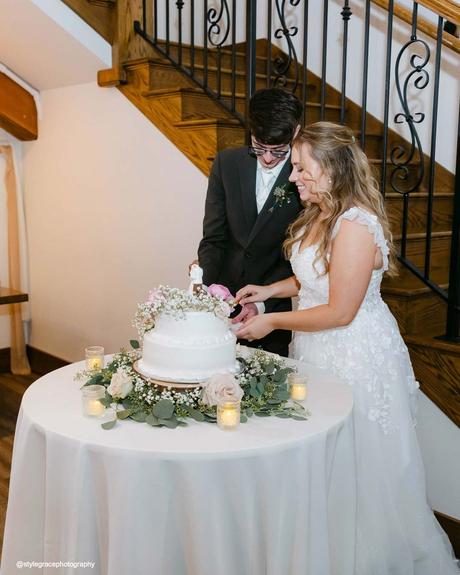 mr mrs wagner cakes table bride groom