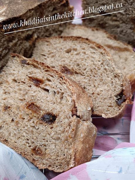 PAIN AU BLÉ COMPLET ET AUX FIGUES SÈCHES / WHOLE WHEAT AND DRIED FIGS BREAD /PAN DE TRIGO INTEGRAL Y HIGOS SECOS / خبز القمح الكامل والتين المجفف