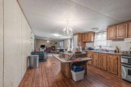 4 BEDS 2 BATHS 2,000 SQFT Bossier City, LA 71112