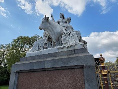 SPRINGTIME IN LONDON: A Walk in Hyde Park