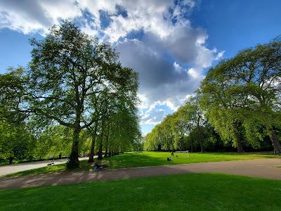 SPRINGTIME IN LONDON: A Walk in Hyde Park