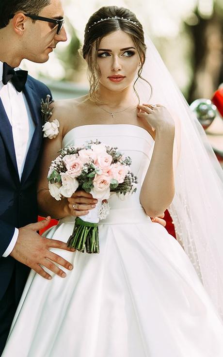 27 Simple Wedding Dresses + Expert Tips and Trends 2026/27