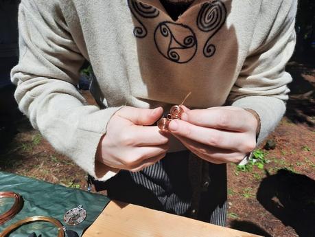 Celtica Valle d'Aosta: making a copper brooch