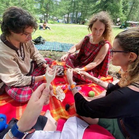 An improvised and spontaneous lucet workshop with friends at Celtica Festival 2023