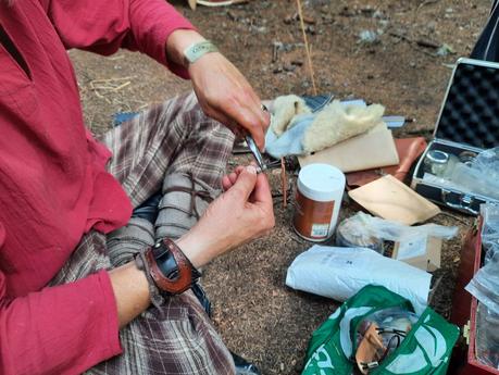 Celtica Valle d'Aosta: making a leather bracelet with Tres Lunas