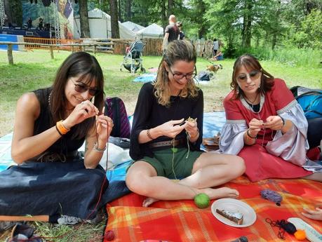 An improvised and spontaneous lucet workshop with friends at Celtica Festival 2023
