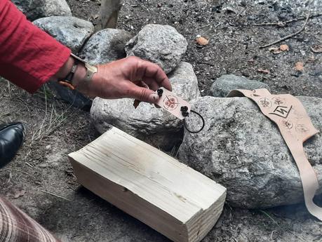 Celtica Valle d'Aosta: making a leather bracelet with Tres Lunas