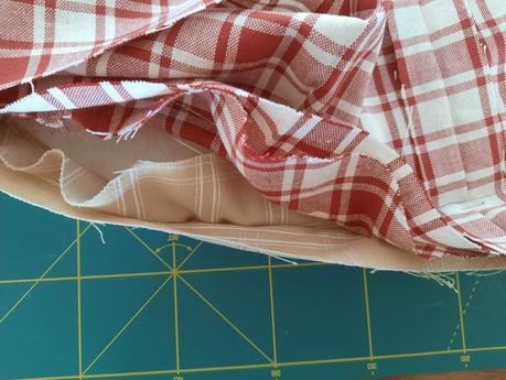 Starting the pinning of the zippered side to make my bodhran bag