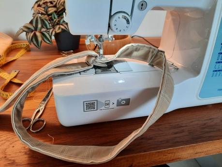 Constructing the shoulder strap for my bodhran bag