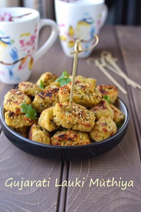 Gujarati Lauki Muthiya (Doodhi Muthia)