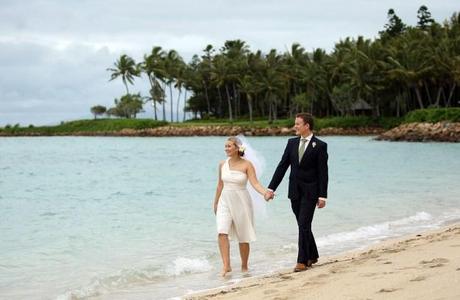 Honeymoon Testers Attempt To Break Wedding Vow Record In Queensland
