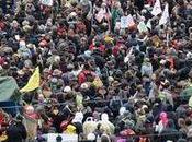 Police Attack 20,000 French Citizens Protesting Against Airport Notre-Dame-Des-Landes