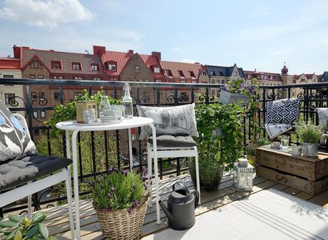 small balcony decorating ideas @Simone Design Blog