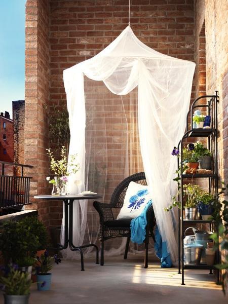 small balcony decorating ideas @Simone Design Blog