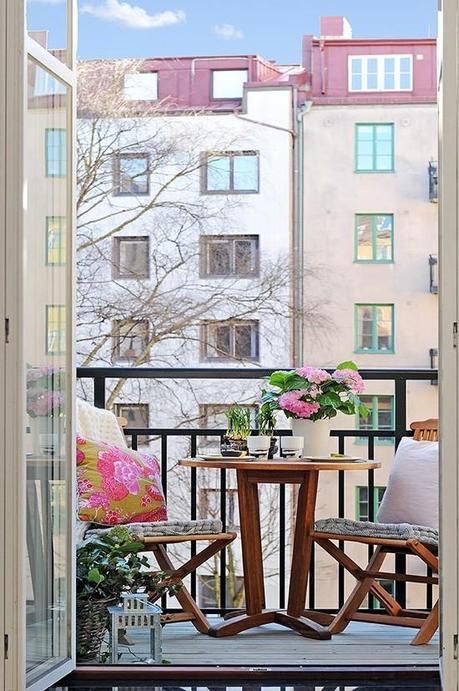 small balcony decorating ideas @Simone Design Blog