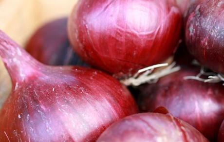 Red onions drying