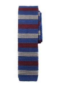 A ribbed silk knit tie by Salt+Dapper. The silver-blue-burgundy combination looks great, doesn't it? 
