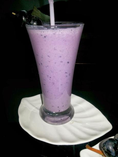 Black Grape Smoothie with Honey