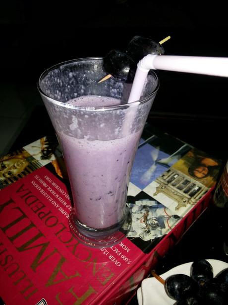 Black Grape Smoothie with Honey