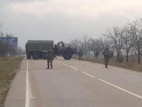 Access to airports in Simferopol and Sevastapol have been blocked. (foto: Avmalgin LJ)