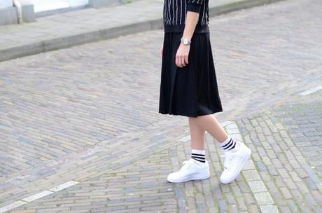 Midi black midi skirt nike air force 1 white