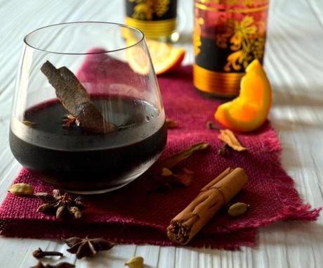 Mulled wine to keep guests comfortable during vineyard wedding