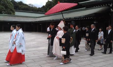 Bridal procession to shrine