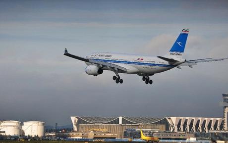 Kuwait restores air traffic after temporary airspace closure Kuwait Airport